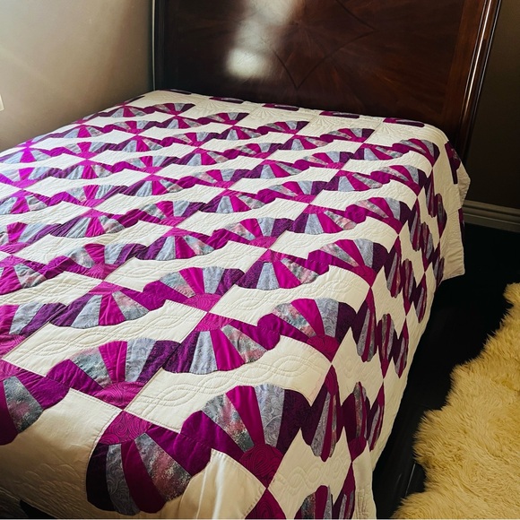 Vintage From 1970’s  Handmade King  Fan Quilt – 105” x 100” - Picture 2 of 14